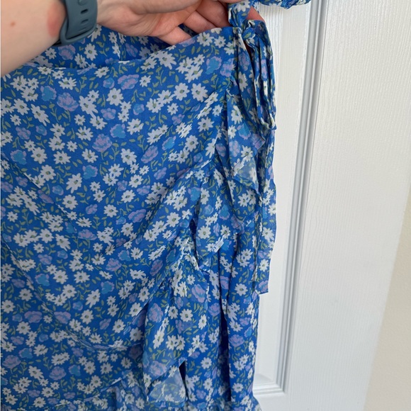 NA-KD frill detail mini dress in blue floral print - Picture 12 of 13